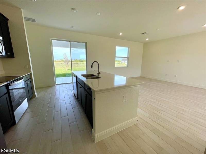 3 bedroom SingleFamilyResidence at 4020 NW 36th Pl, Cape Coral, Cape Coral — photo 5