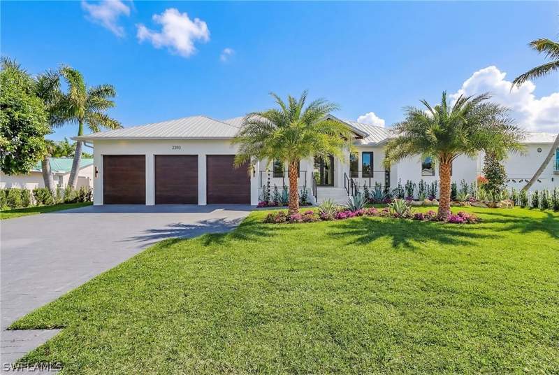 4 bedroom SingleFamilyResidence at 2393 Longboat Dr, Coconut River, Naples — photo 4