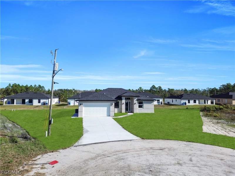 3 bedroom SingleFamilyResidence at 1930 Zombar Ct, Greenbriar, Lehigh Acres — photo 2