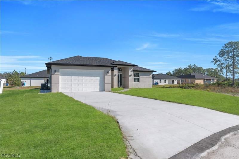 3 bedroom SingleFamilyResidence at 1930 Zombar Ct, Greenbriar, Lehigh Acres — photo 3