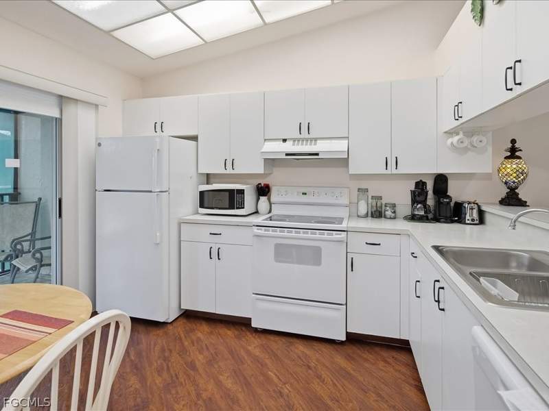 2 bedroom Condominium at 4200 Looking Glass Ln 4204, Winterpark, Naples — photo 3