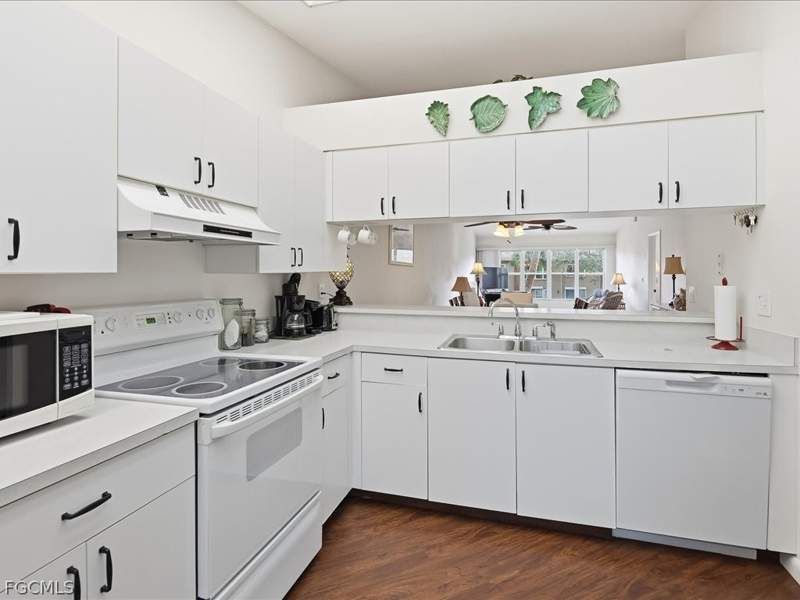 2 bedroom Condominium at 4200 Looking Glass Ln 4204, Winterpark, Naples — photo 4