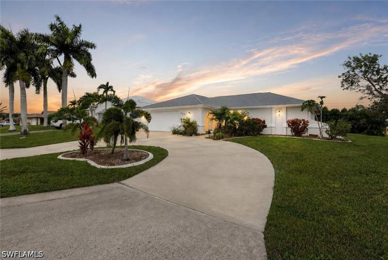 3 bedroom SingleFamilyResidence at 219 SE 16th Ter, Cape Coral, Cape Coral — photo 2