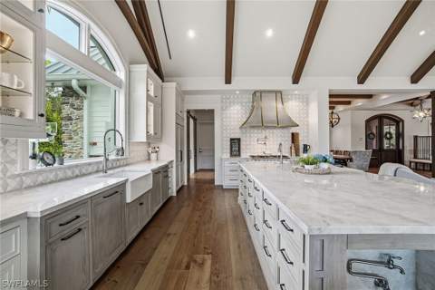 325 Cocohatchee Blvd, Naples FL - photo 10 of 38
