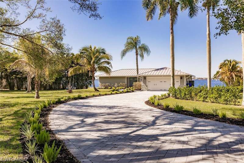 4 bedroom SingleFamilyResidence at 138 Riverview RD, CORAL PARK, Fort Myers — photo 2