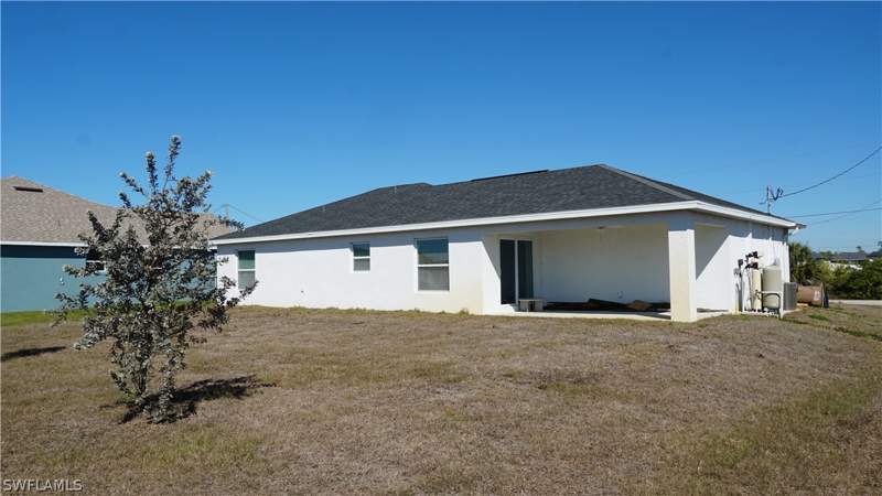 3 bedroom SingleFamilyResidence at 3918 NW 40th Ter, Cape Coral, Cape Coral — photo 4