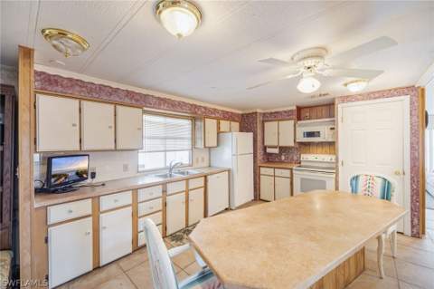 21 San Lu Rue Ave 21, Naples FL - photo 8 of 33