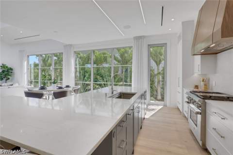 3724 Grove Cir, Naples FL - photo 7 of 25