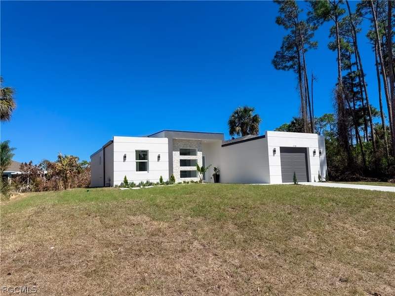 3 bedroom SingleFamilyResidence at 3106 Myra Ln, Port Labelle, Labelle — photo 2