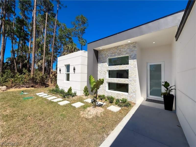 3 bedroom SingleFamilyResidence at 3106 Myra Ln, Port Labelle, Labelle — photo 4