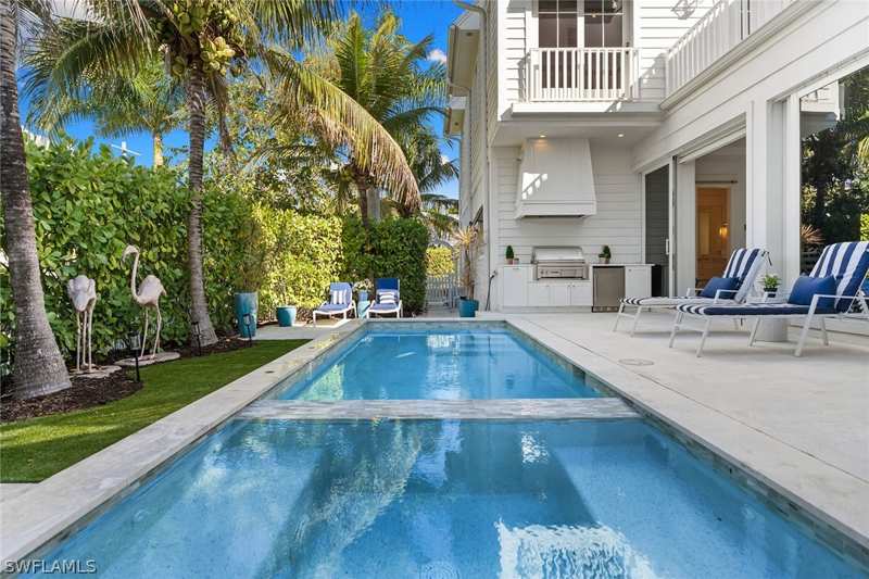 4 bedroom SingleFamilyResidence at 901 10th Ave S, Olde Naples, Naples — photo 1