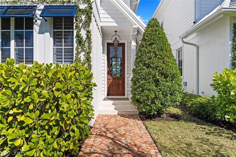 4 bedroom SingleFamilyResidence at 901 10th Ave S, Olde Naples, Naples — photo 3