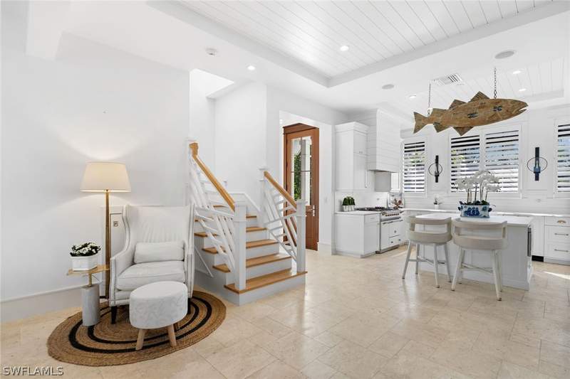 4 bedroom SingleFamilyResidence at 901 10th Ave S, Olde Naples, Naples — photo 5