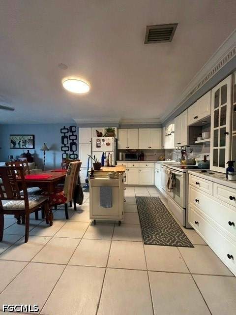 4802 Tudor Dr 202, Cape Coral FL - photo 9 of 24