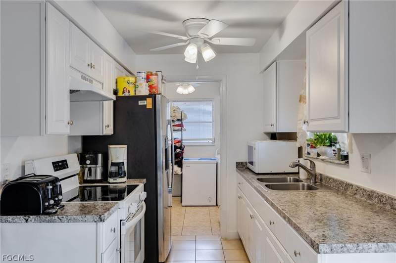 3 bedroom SingleFamilyResidence at 1652 Jamestown Ct, Bowling Green, Fort Myers — photo 2