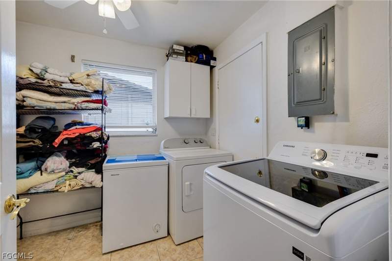 3 bedroom SingleFamilyResidence at 1652 Jamestown Ct, Bowling Green, Fort Myers — photo 4
