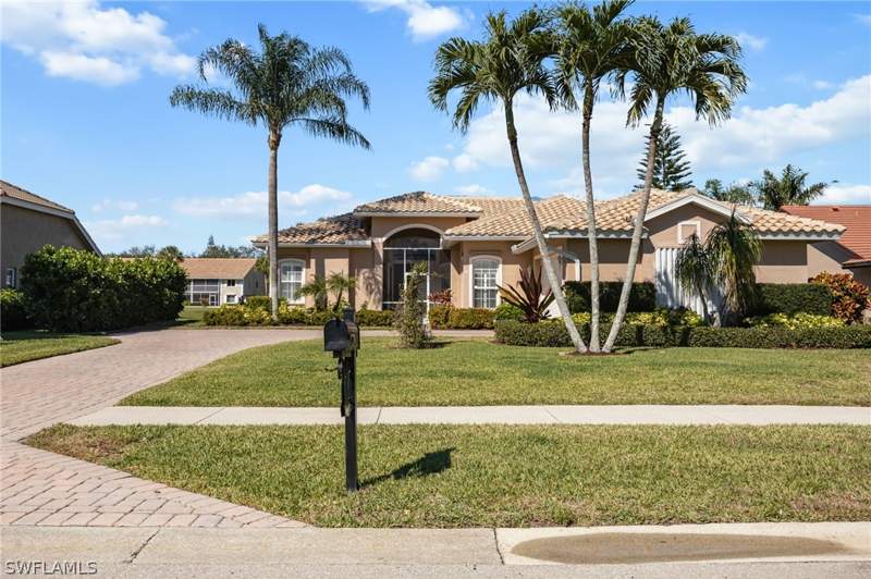 3 bedroom SingleFamilyResidence at 3733 Royal Wood Blvd, Royal Wood, Naples — photo 3