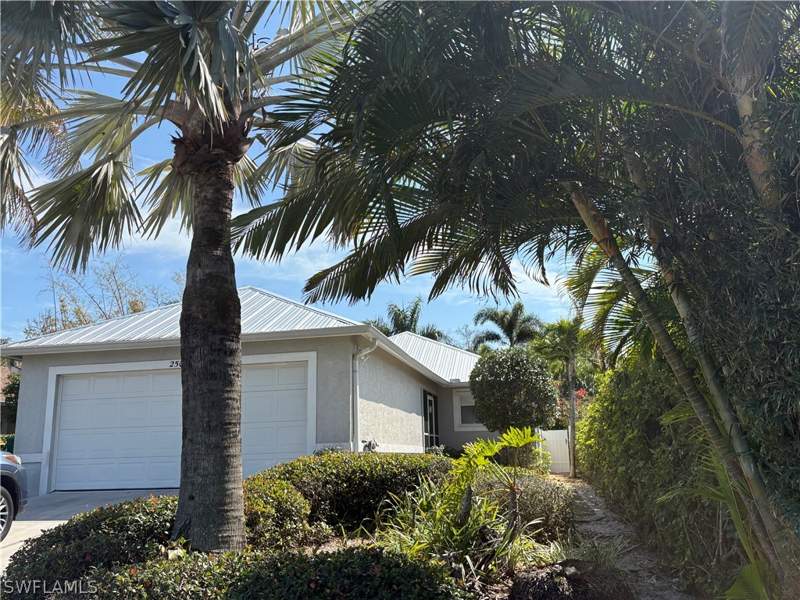 3 bedroom SingleFamilyResidence at 2500 Lee St, Tamiami Heights, Naples — photo 5
