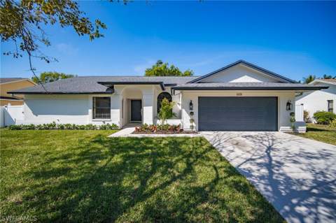 10731 Regent Cir, Naples FL - photo 10 of 35
