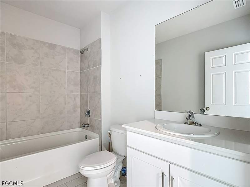 4 bedroom SingleFamilyResidence at 524 Glendale Ave, Banyan Village, Labelle — photo 5