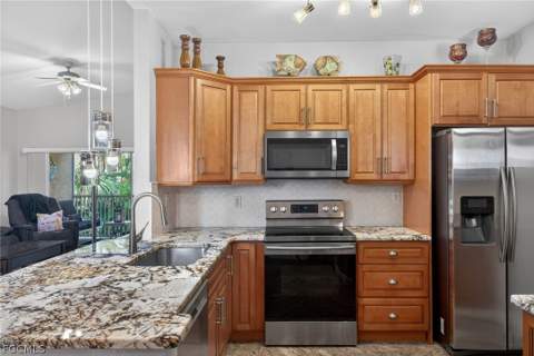 15441 Bellamar Cir 1123, Fort Myers FL - photo 6 of 29