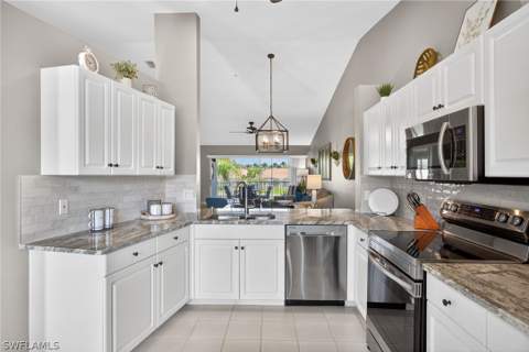 9009 Michael Cir 4, Naples FL - photo 14 of 34