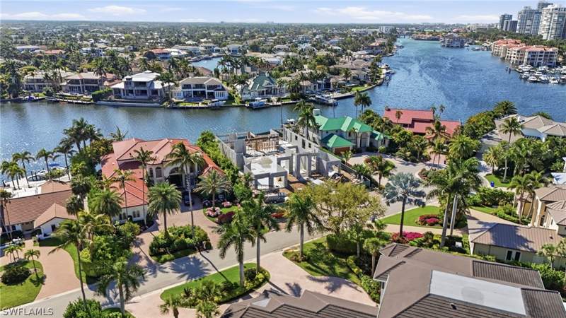 5 bedroom SingleFamilyResidence at 310 Pirates Bight, Park Shore, Naples — photo 4