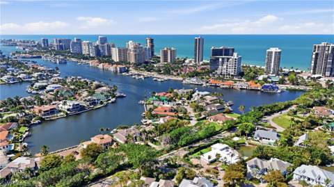 310 Pirates Bight, Naples FL - photo 6 of 16