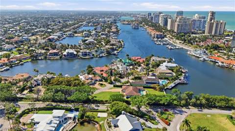310 Pirates Bight, Naples FL - photo 7 of 16