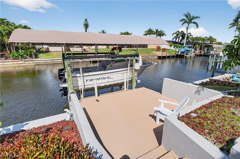 3 bedroom SingleFamilyResidence at 1305 SE 29th Ter, Cape Coral, Cape Coral — photo 2