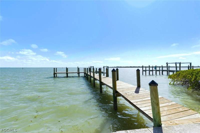3 bedroom SingleFamilyResidence at 15153 Captiva Dr, Frowes, Captiva — photo 2