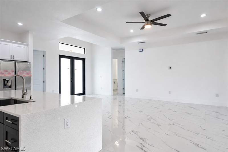 4 bedroom SingleFamilyResidence at 811 Dartmouth Ct, Mirror Lakes, Lehigh Acres — photo 2