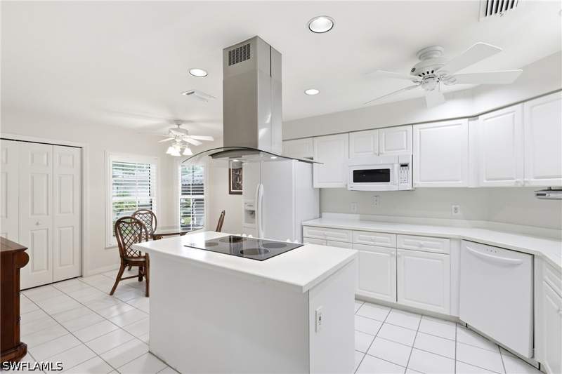 2 bedroom Condominium at 203 Via Perignon 2-4, Tra Vigne, Naples — photo 5