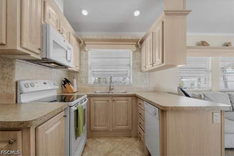 1159 Daniels Rd 74, Moore Haven FL - photo 10 of 39