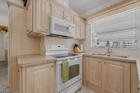 1159 Daniels Rd 74, Moore Haven FL - photo 11 of 39