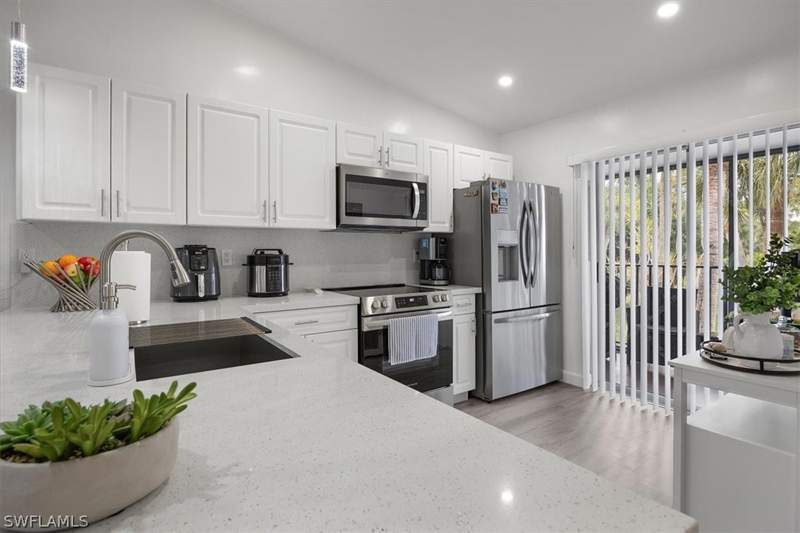 2 bedroom Condominium at 4100 Looking Glass Ln 3002, Winterpark, Naples — photo 2