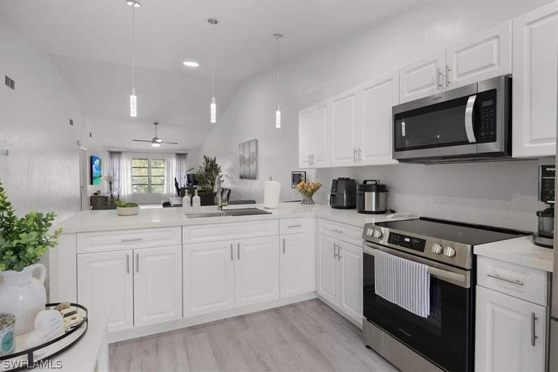 2 bedroom Condominium at 4100 Looking Glass Ln 3002, Winterpark, Naples — photo 3