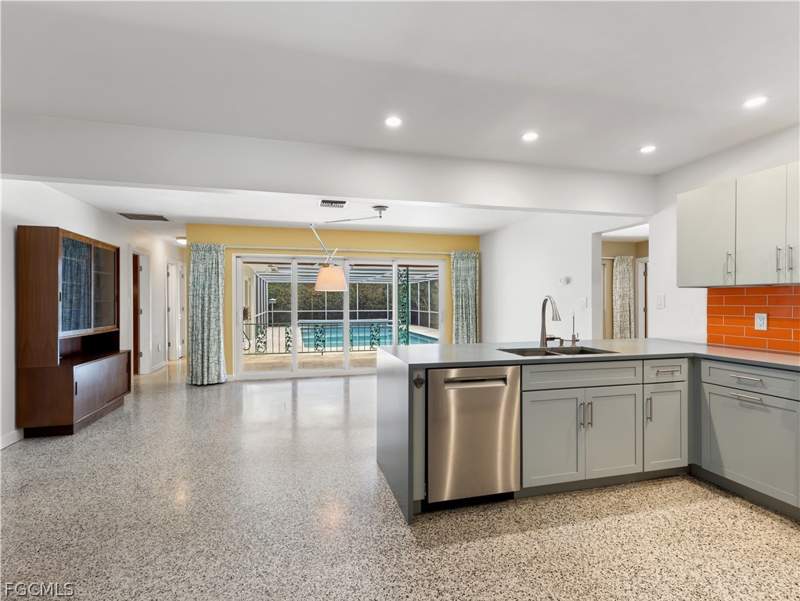 4 bedroom SingleFamilyResidence at 3517 Stuart Ct, York Manor, Fort Myers — photo 4