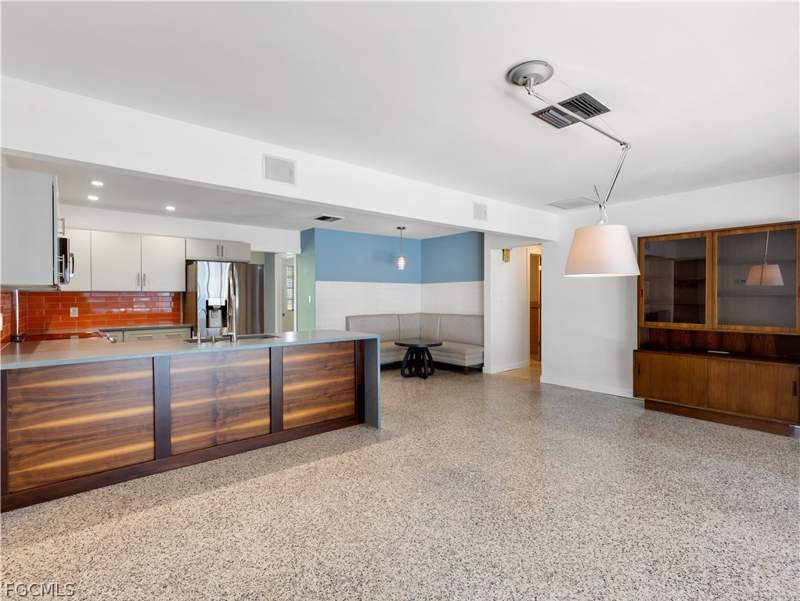 4 bedroom SingleFamilyResidence at 3517 Stuart Ct, York Manor, Fort Myers — photo 5