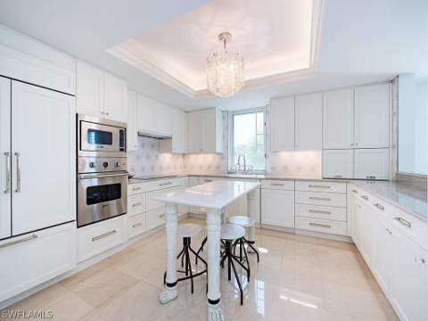 9811 Gulf Shore Dr 101, Naples FL - photo 6 of 34