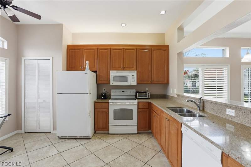 2 bedroom SingleFamilyResidence at 12793 Devonshire Lakes Cir, Devonshire Lakes, Fort Myers — photo 5