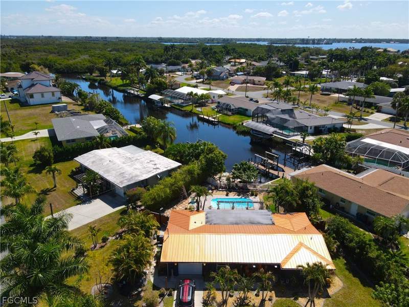 2 bedroom SingleFamilyResidence at 1704 Cascade Way, Yacht Club Colony, North Fort Myers — photo 2