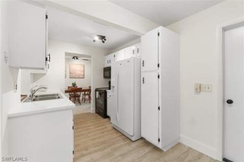 1094 Forest Lakes Dr, Naples FL - photo 14 of 43