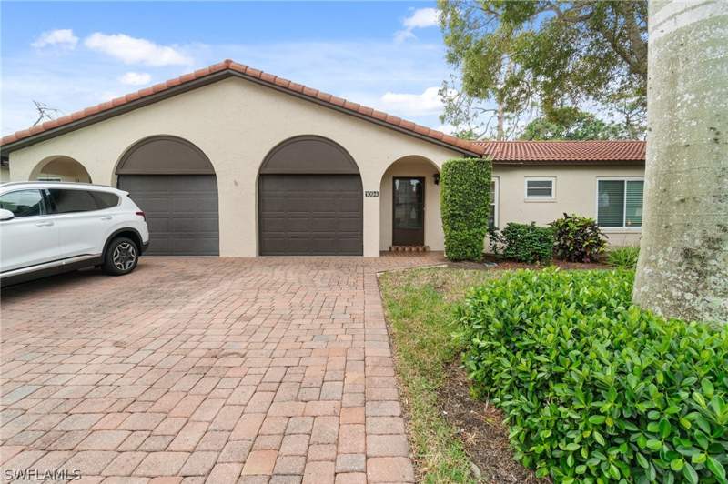 2 bedroom Condominium at 1094 Forest Lakes Dr, Forest Lakes, Naples — photo 3