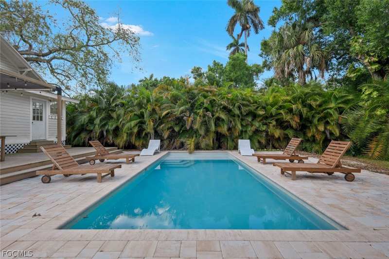 3 bedroom SingleFamilyResidence at 2723 Second St, Evans Addition, Fort Myers — photo 1