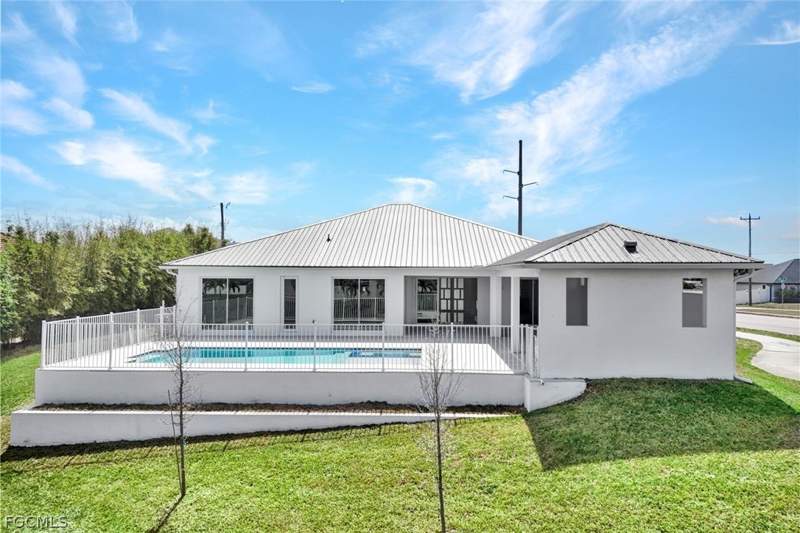 3 bedroom SingleFamilyResidence at 2029 SW 41st St, Cape Coral, Cape Coral — photo 4