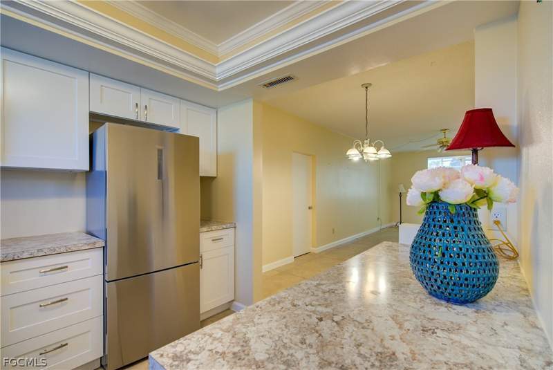 1 bedroom Condominium at 402 SE 42nd Ter 3, Country Club Estates Condo, Cape Coral — photo 2