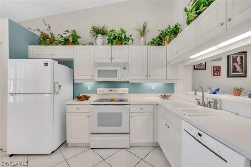 3 bedroom Condominium at 2469 Millcreek Ln 204, Huntington Lakes, Naples — photo 4