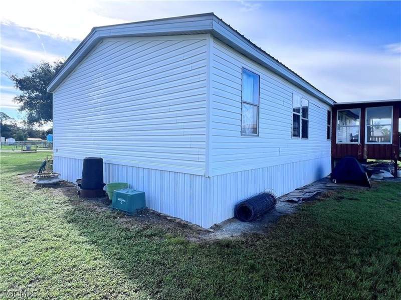 4 bedroom ManufacturedHome at 3704 Dustin Dr, Labelle, Labelle — photo 5
