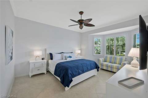 5095 Yacht Harbor Dr 203, Naples FL - photo 12 of 36